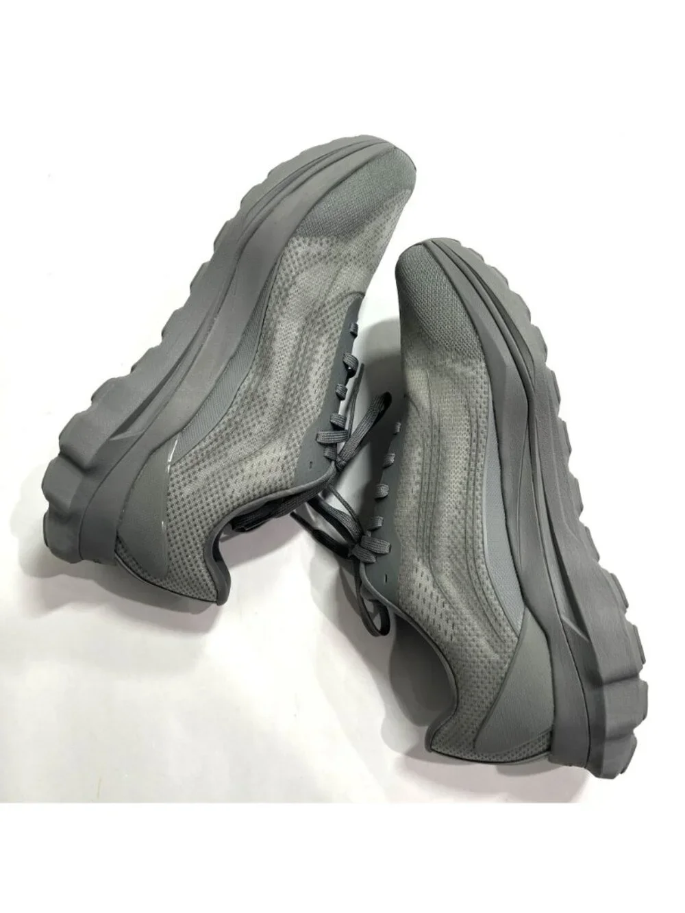 Alo Runner Sneakers in Grey